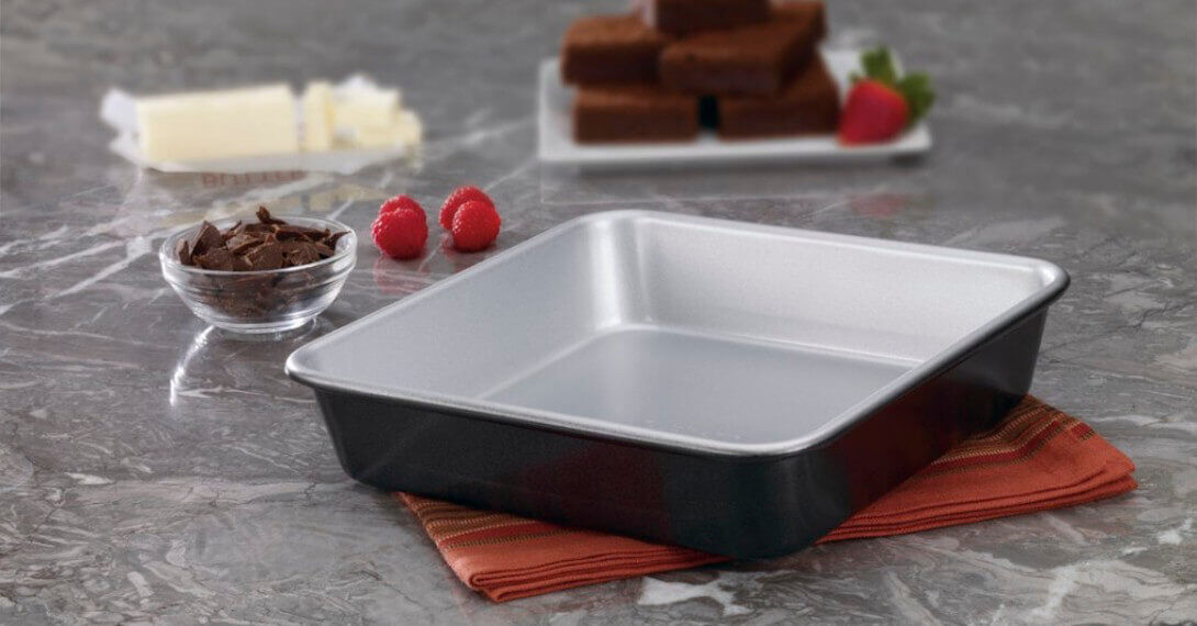 Chef's Classic™ Nonstick 9" Square Cake Pan - Image 2
