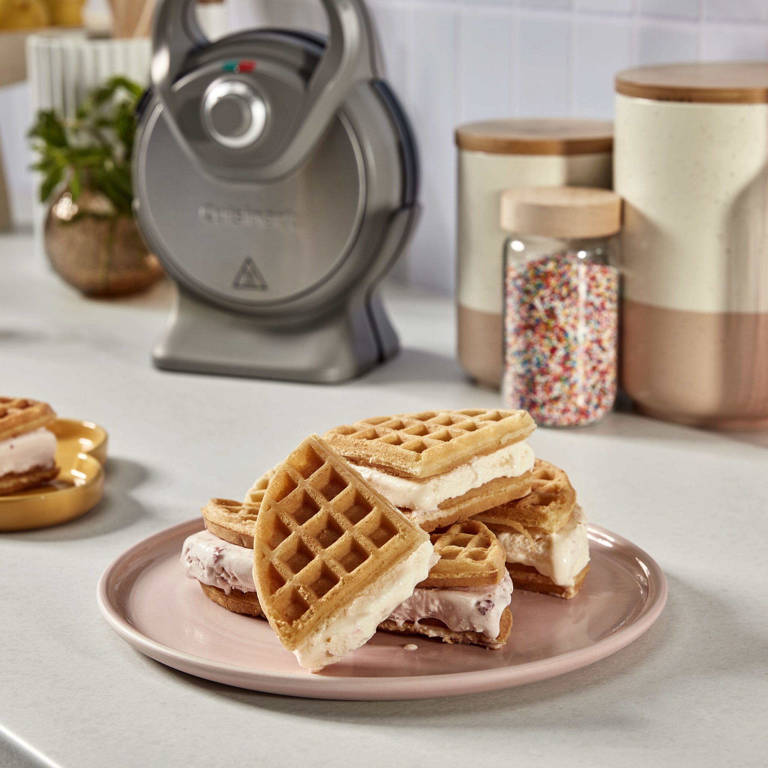 Discontinued 2-in-1 Waffle Maker with Removable Plates - Image 7