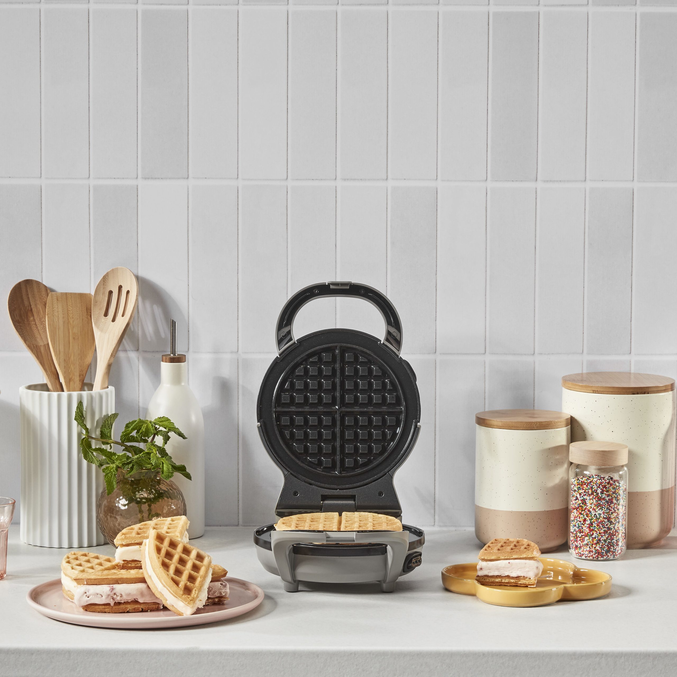 Discontinued 2-in-1 Waffle Maker with Removable Plates - Image 5